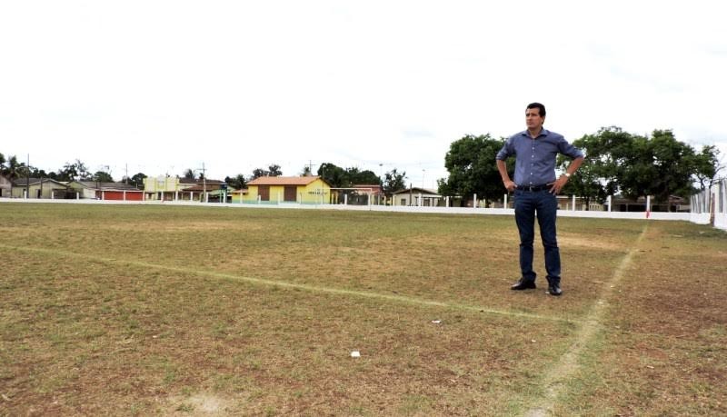 Prefeito Betinho vistoriou o campo antes da partida