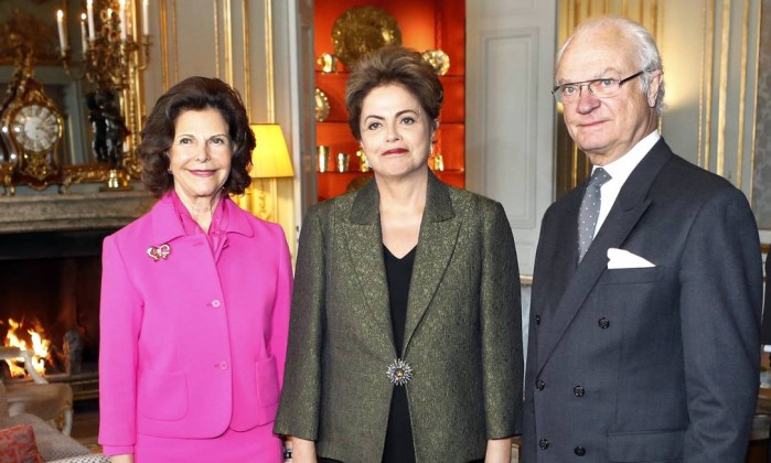 ‘Levy fica’, afirma presidente Dilma durante viagem à Suécia
