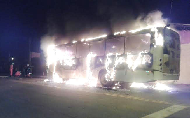 Integrantes da facção queimaram ônibus no ano passado