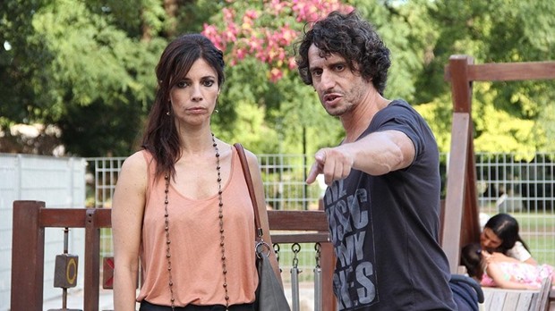 Idas e vindas do relacionamento entre um pai e mulher que odeia crianças
