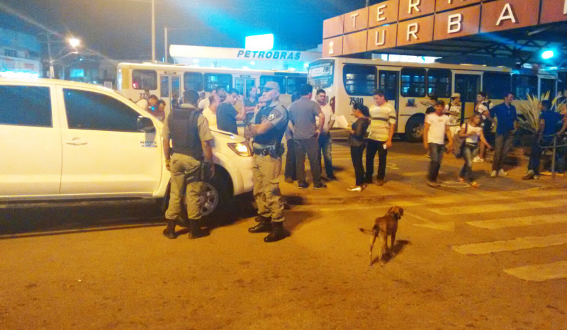 Motoristas se recusam a sair do Terminal Urbano após atentados em Rio Branco/Foto: ContilNet