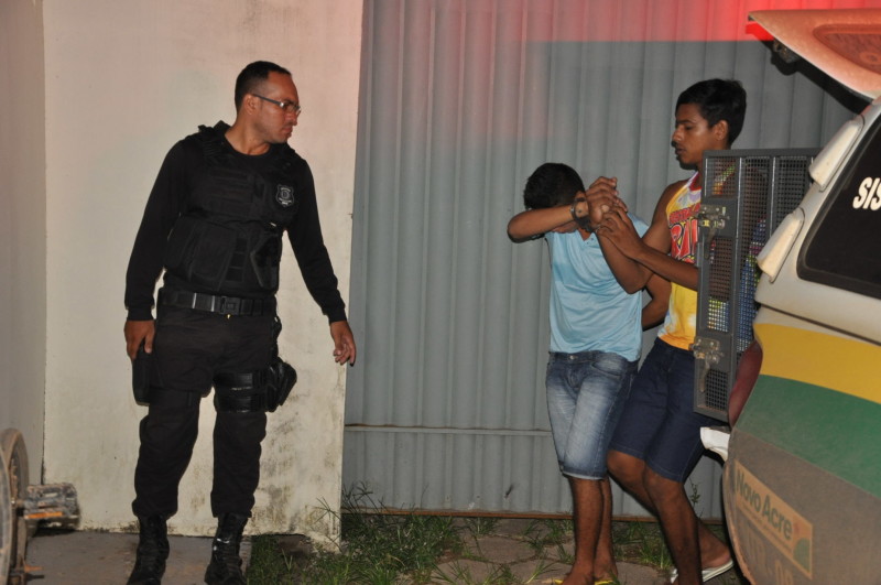 Os suspeitos foram levados para a Defla, para serem interrogados/Foto: ContilNet