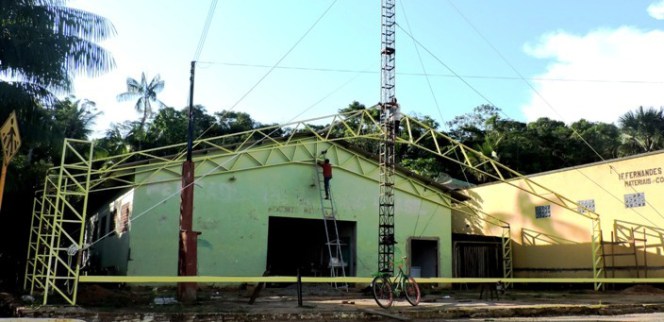 Prefeito Humberto Filho vistoria obra da Feira do Agricultor