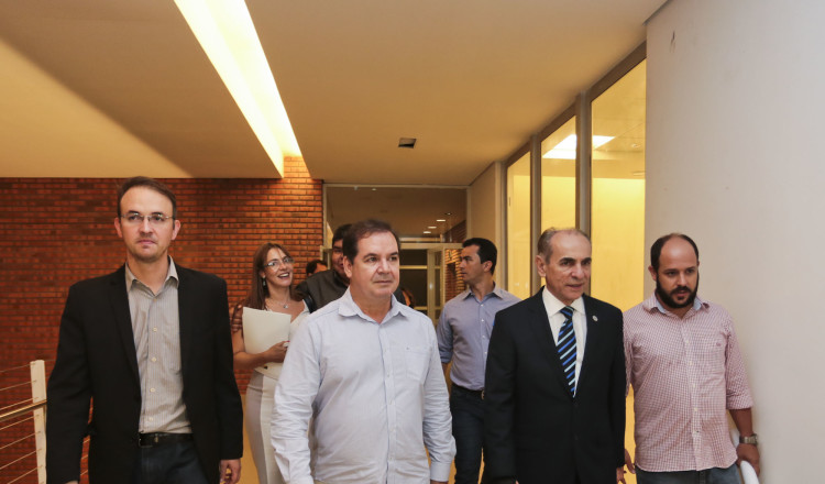 Ministro da Saúde discute desafios da Saúde no Acre e acompanha obras do Huerb