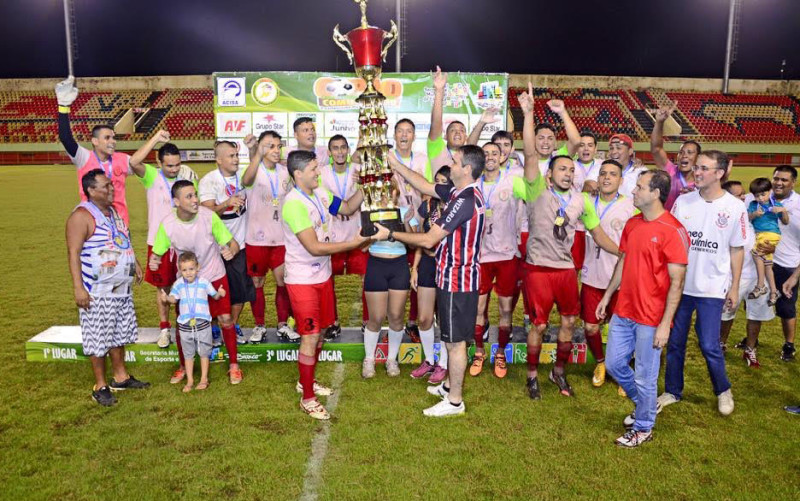 Aeroporto Velho recebe troféu de campeão do Copão