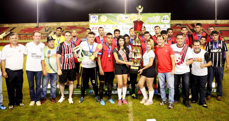 Aeroporto Velho recebe troféu de campeão do Copão