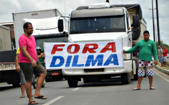 Greve dos caminhoneiros: governo cria multa de até R$ 19 mil para obstrução de estradas