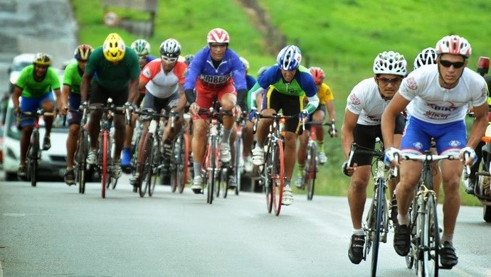 Ciclistas acreanos embarcam para disputar duas corridas no estado do Amazonas