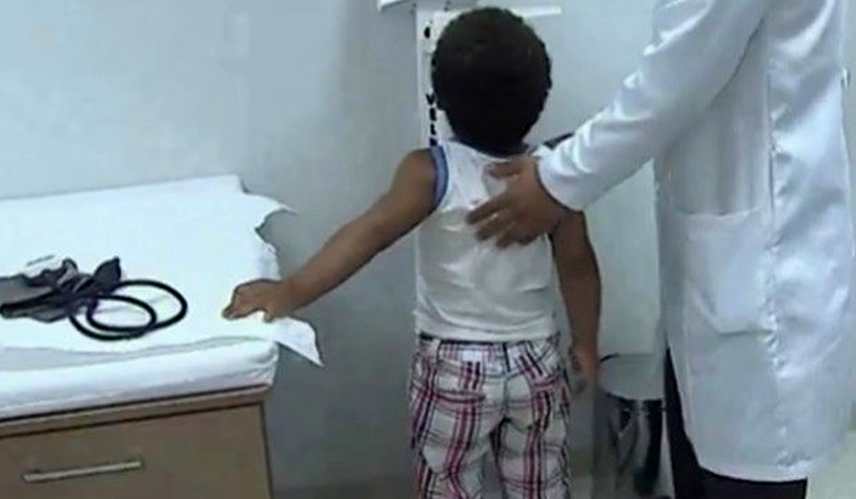Com 1 ano e 10 meses, menino no Acre tem mais de 1 metro e pesa 23 quilos