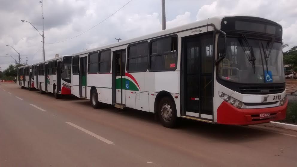 Empresa comprou ônibus do ano 2012 e penhorados na justiça para reforçar a frota