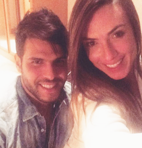 Marcelo Bimbi registrou um selfie ao lado de Nicole Bahls