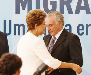A presidente Dilma Rousseff e o vice Michel Temer em cerimônia em Brasília/Foto:Folha