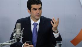 Brasília - O ministro da Secretaria de Portos da Presidência da República, Helder Barbalho, participa do programa Bom Dia Ministro José Cruz/Agência Brasil
