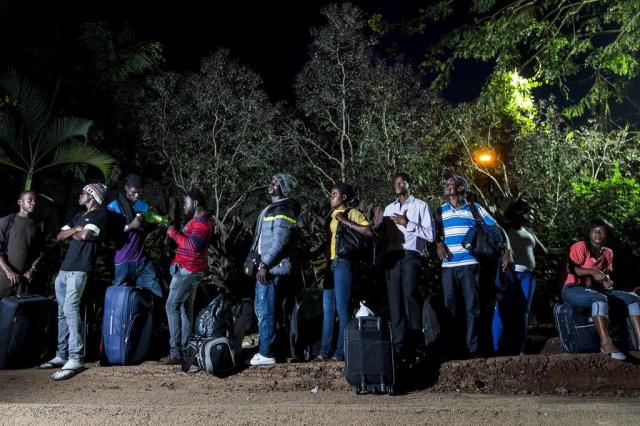 Cai a presença de imigrantes em abrigo humanitário no AC
