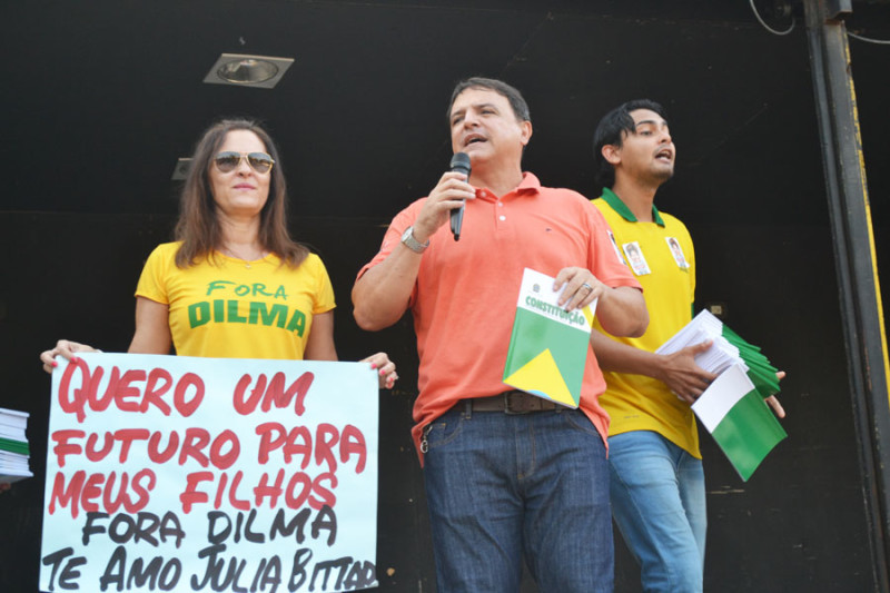Marcio Bittar esteve acompanhado da esposa, Marcia Bittar, e disse que o impeachment é constitucional/Foto: Charlton Lopes/ContilNet