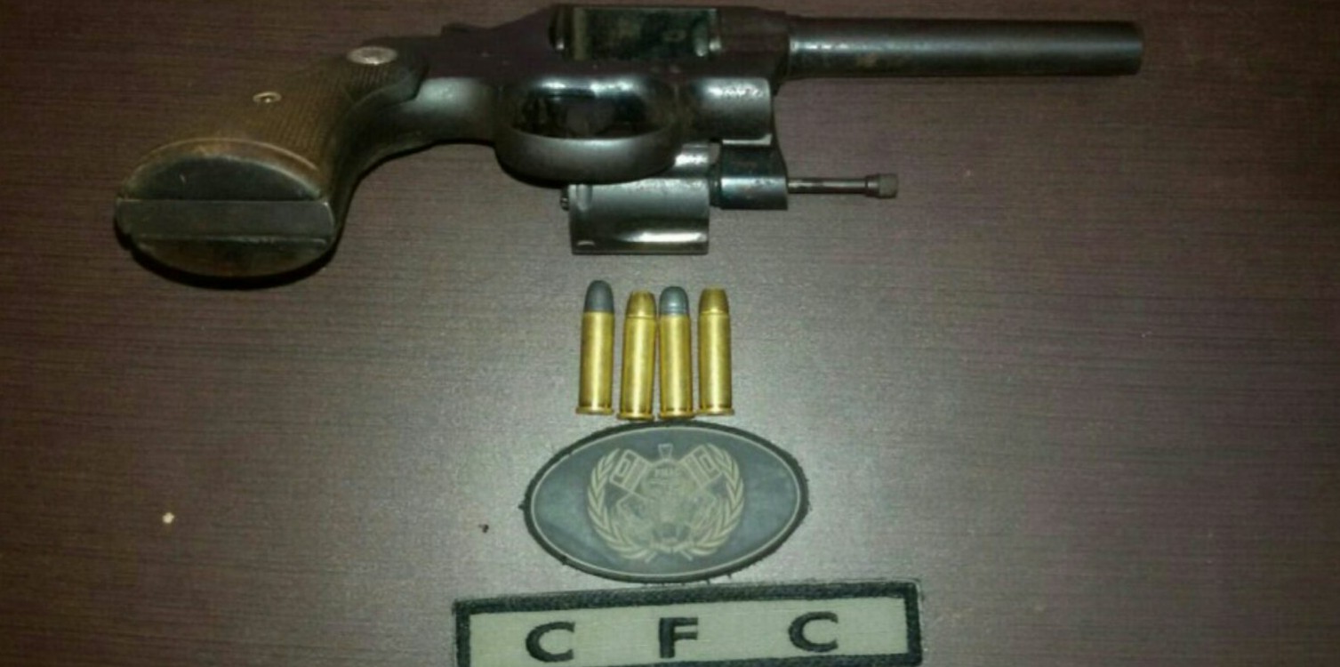 Adolescente é apreendido com arma de fogo usada para assalto