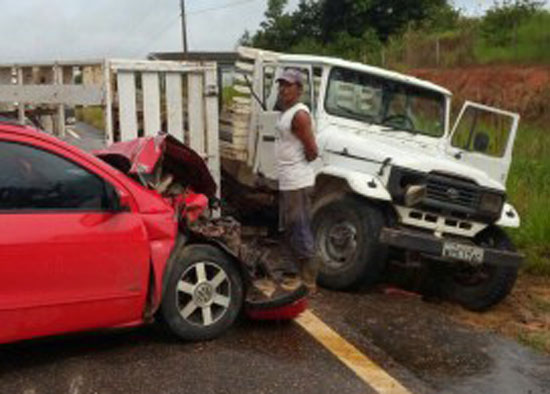 Colisão entre Toyota e Saveiro deixa um homem morto na BR 364, próximo a Cruzeiro do Sul