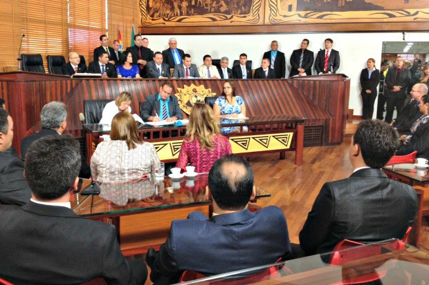 Com 20 votos favoráveis, Aleac aprova orçamento do Estado para 2016 no valor de R$ 6 bilhões