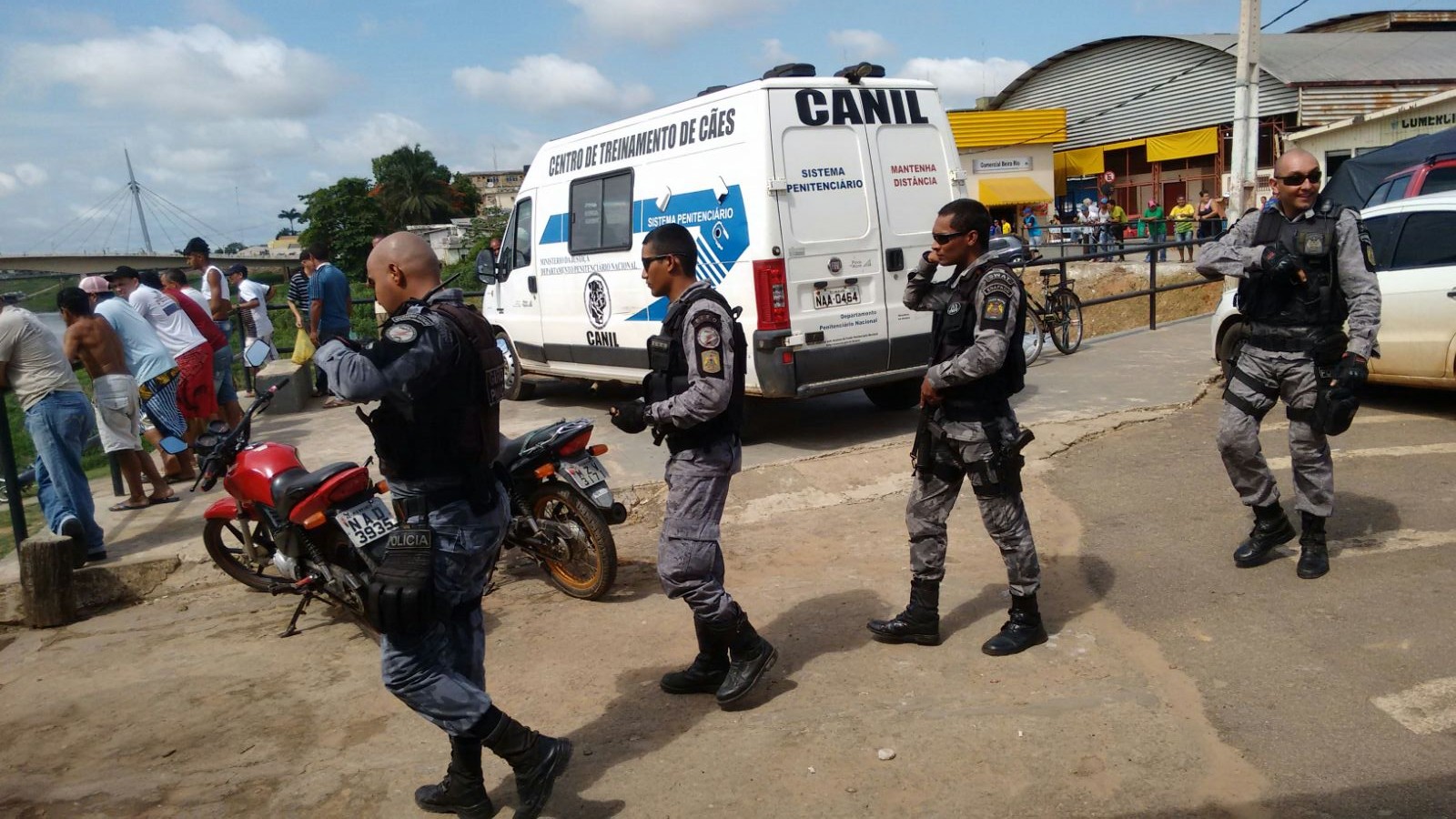 Polícia Militar realiza operação Fecha Quartel para reforçar a segurança no centro da cidade