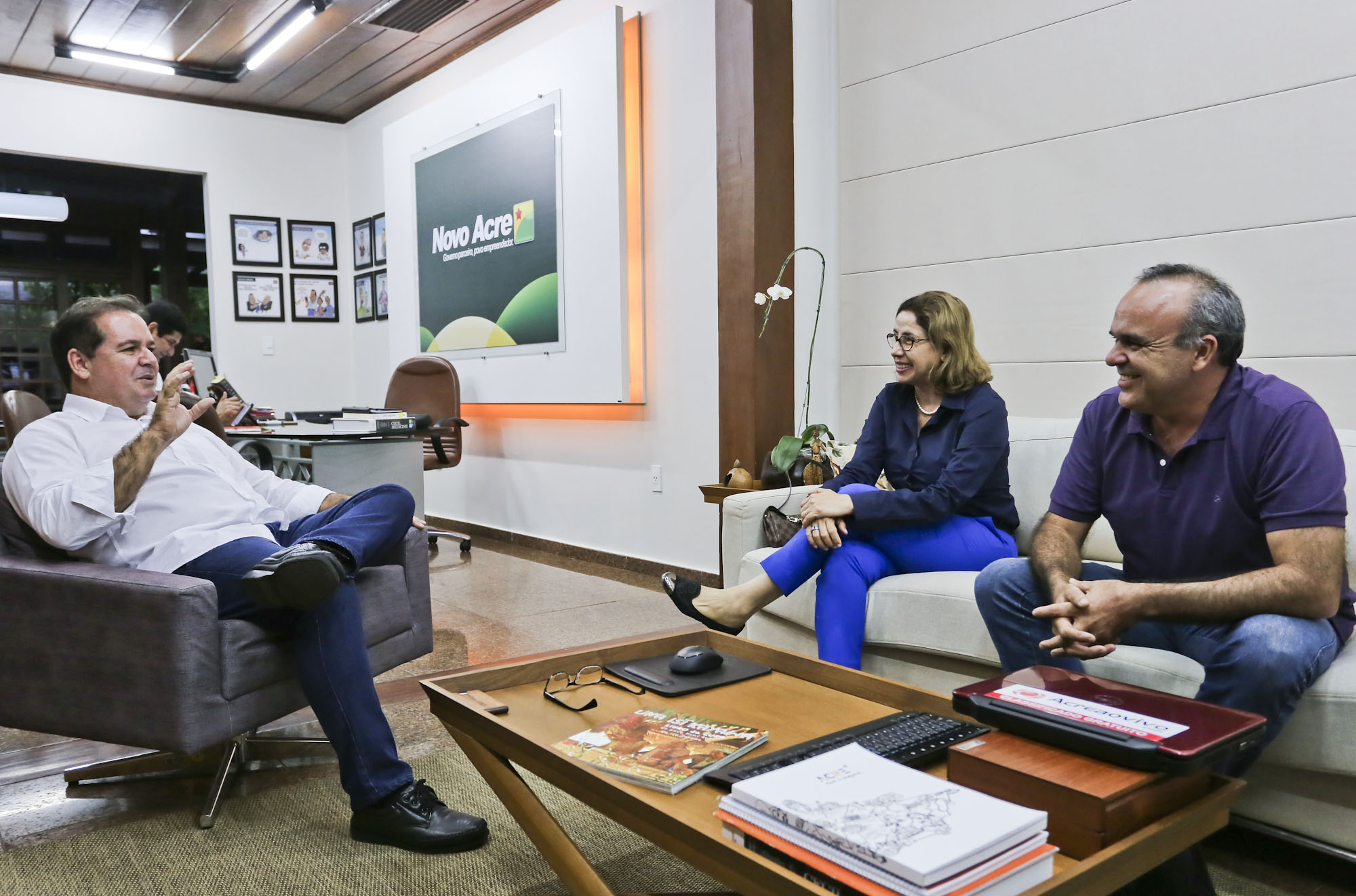 Ex-secretário de Binho Marques critica criação de mais de mil cargos comissionados por Tião Viana