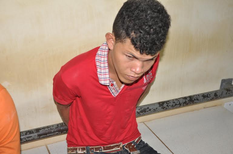 Policiais do 5º Batalhão da Polícia Militar prendem homem acusado de vender drogas no Montanhês