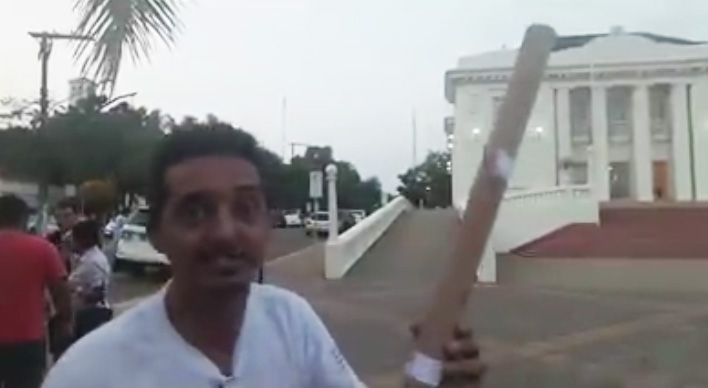 Acreanos soltam fogos de artifício para comemorar pedido de impeachment de Dilma