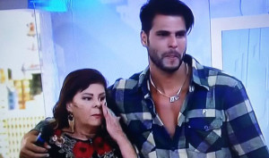 Marcelo reencontra a mãe depois de sair do reality