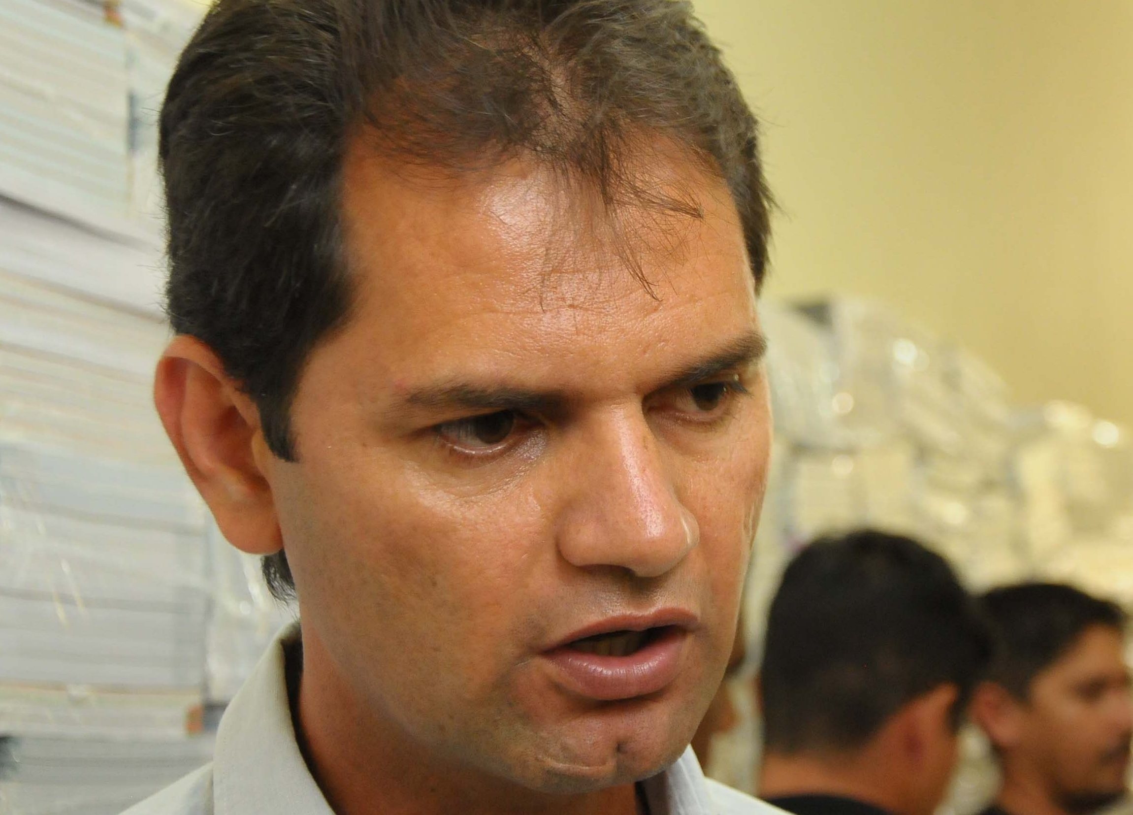 Mano anuncia 13º Salário para o dia 23; Prefeitura injetará quase 2 milhões na economia de Sena