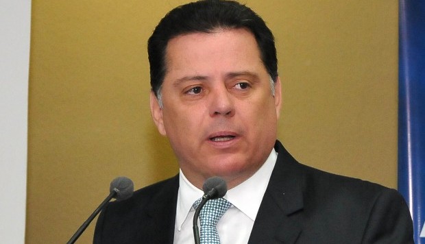 “É muito difícil discutir com um petista; ele sempre acha que é o professor de Deus”, diz Marconi Perillo
