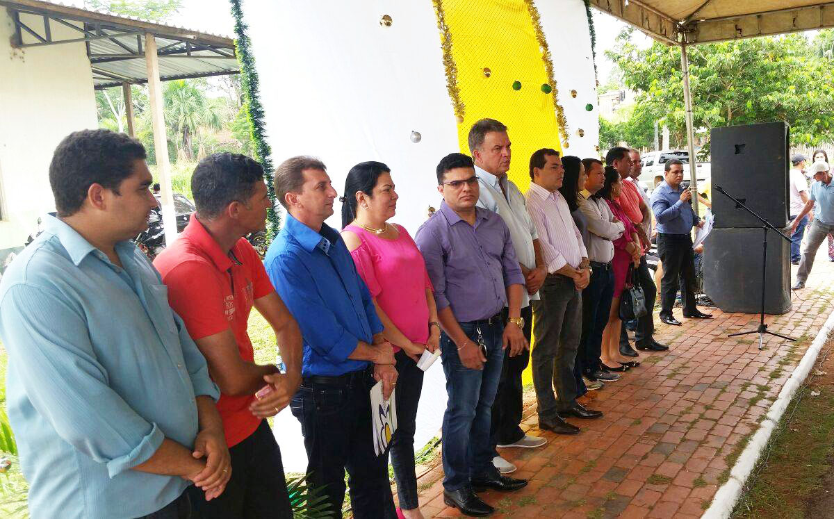 Petecão entrega Centro de Inclusão Digital em Senador Guiomard