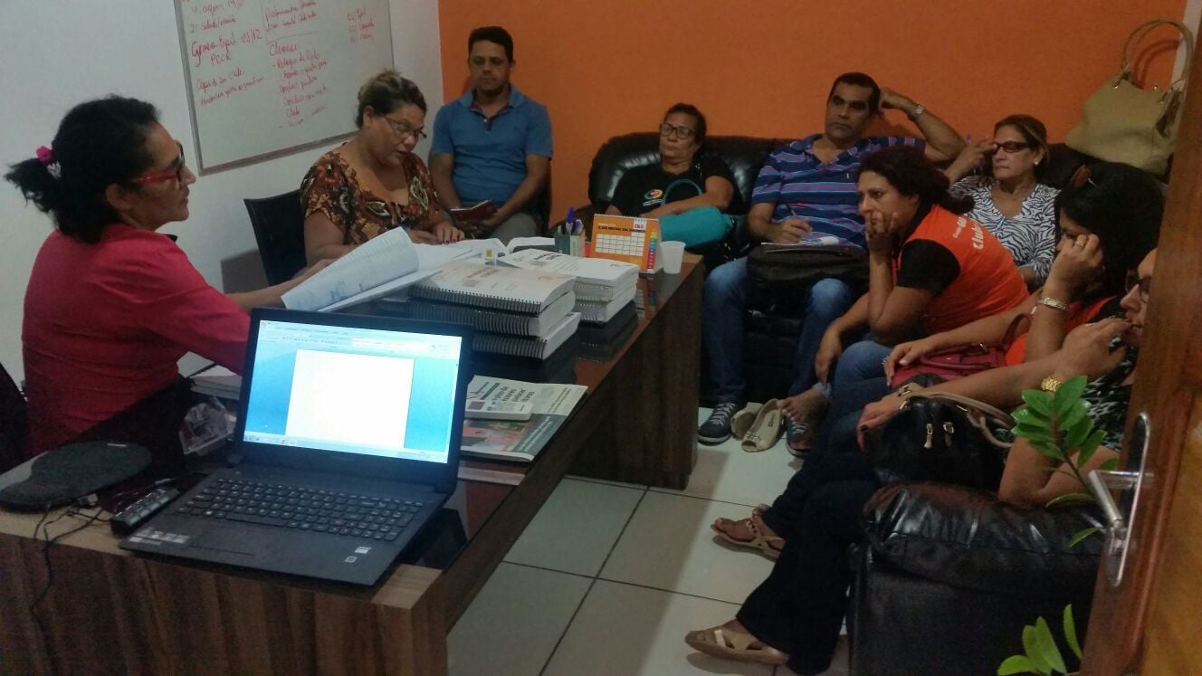A presidente do Sintesac reunida com representantes/Foto: Assessoria