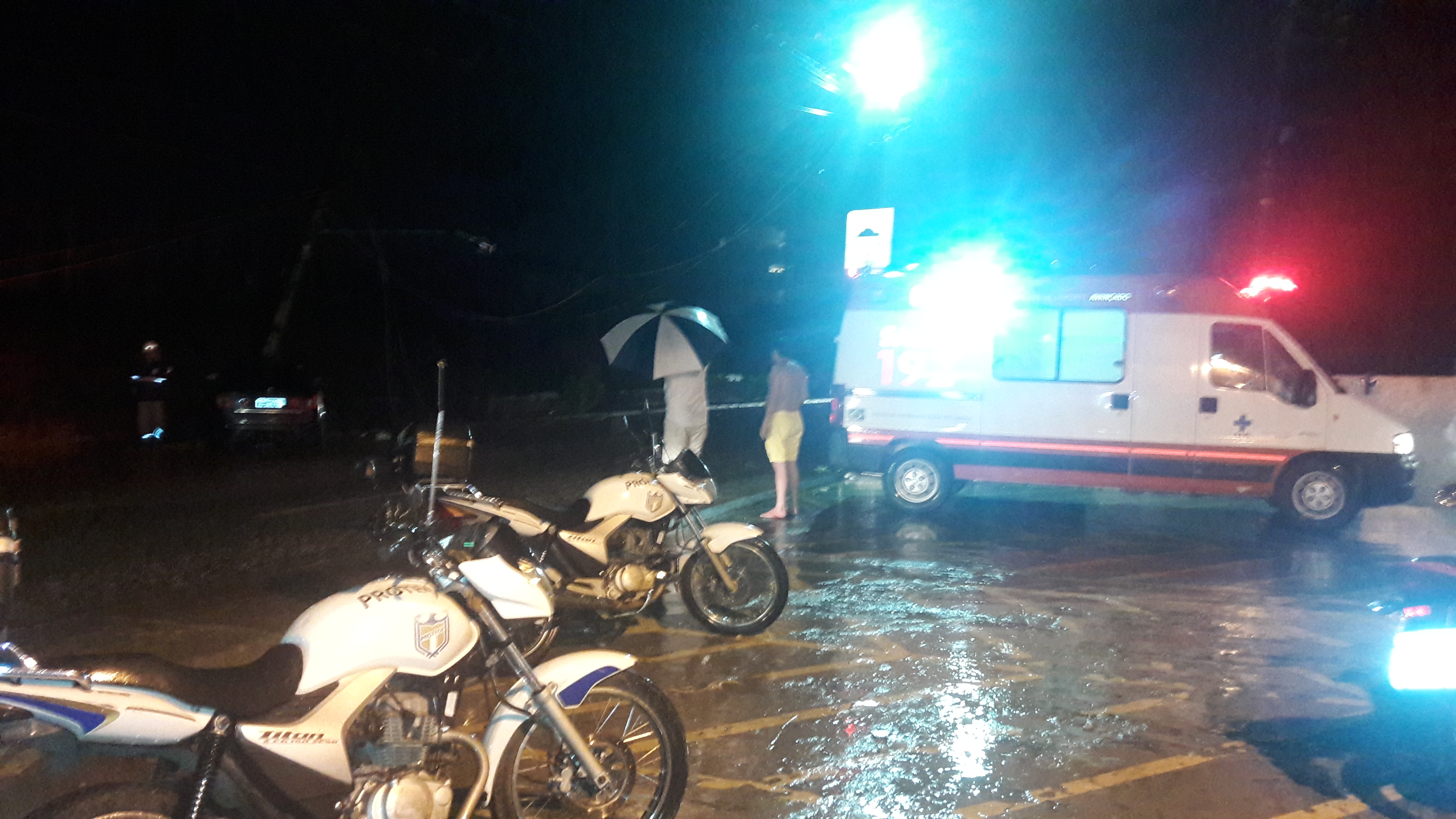 A policiamento de trânsito esteve no local/Foto:ContilNet