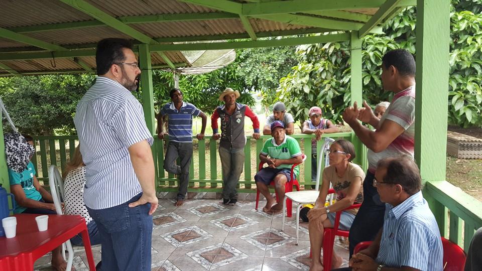 O deputado Alan Rick com a comunidade/Foto: Assessoria