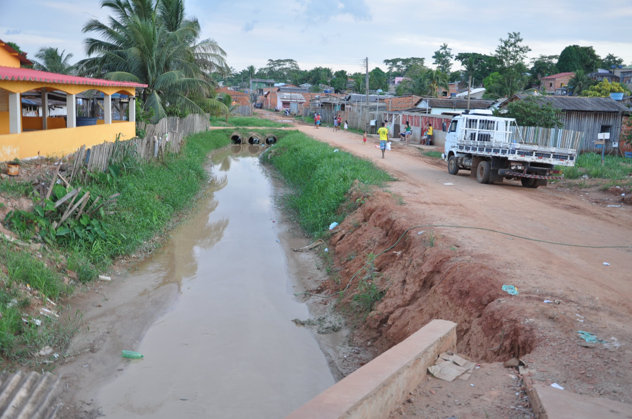 Moradores do Boa Vista fecham Estrada da Sobral por falta de infraestrutura