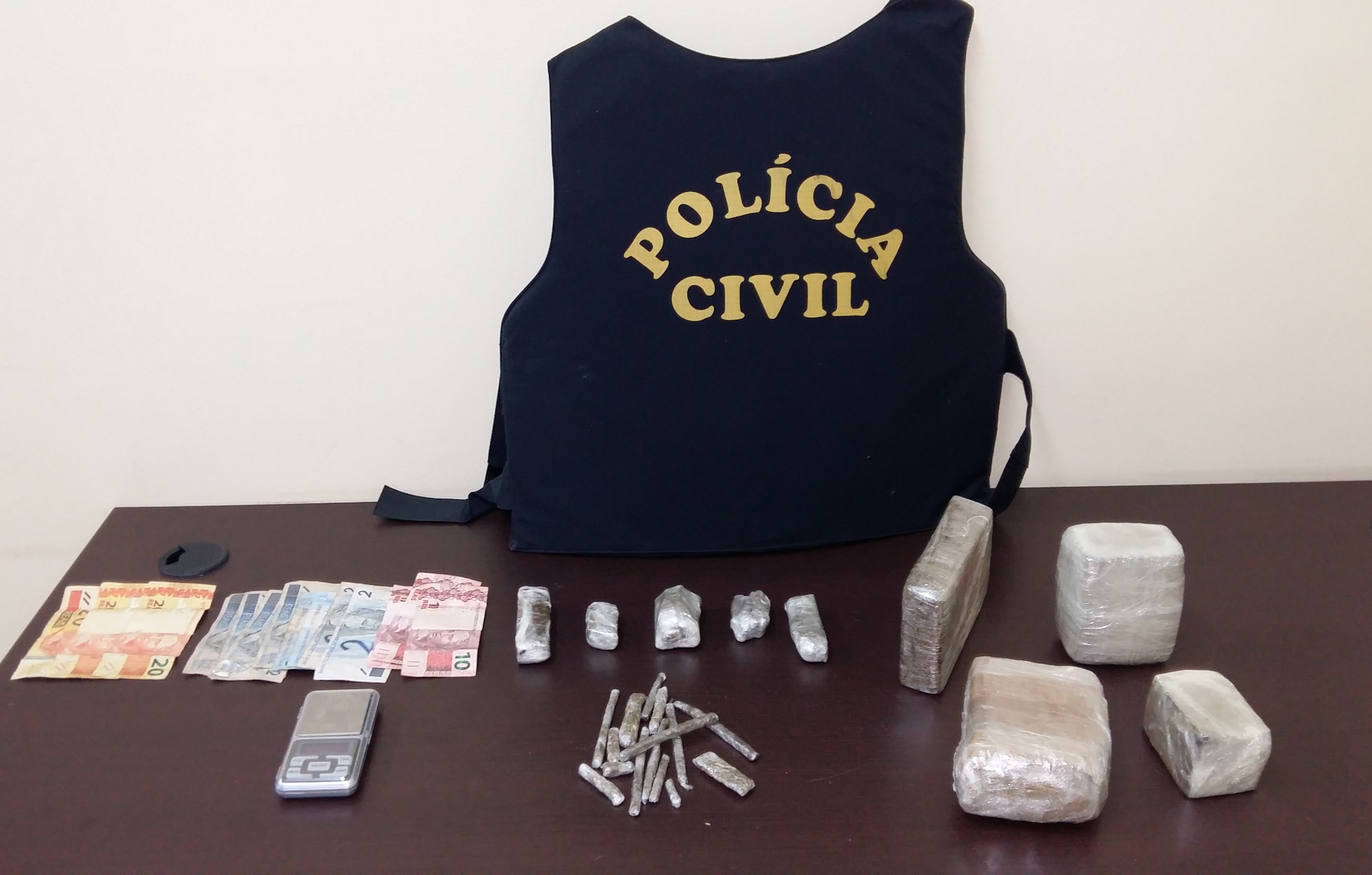 Polícia prende quatro pessoas responsáveis pelo tráfico no Centro de Rio Branco