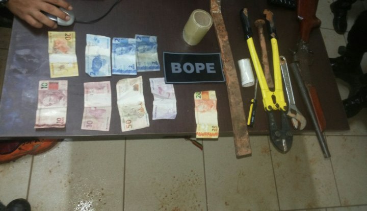 Após denúncia, polícia prende homem por porte ilegal de arma