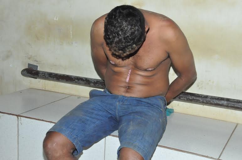Homem rouba bomba d’agua, tenta se esconder no mato, mas é encontrado pela vítima