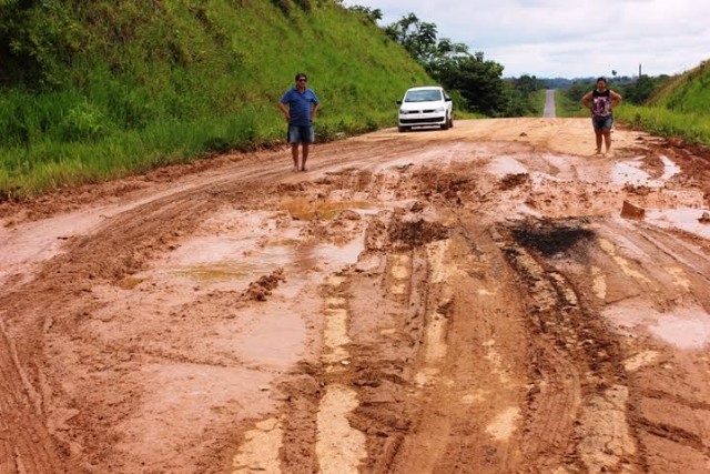 Vídeo mostra as péssimas condições da BR-364 no início do ano