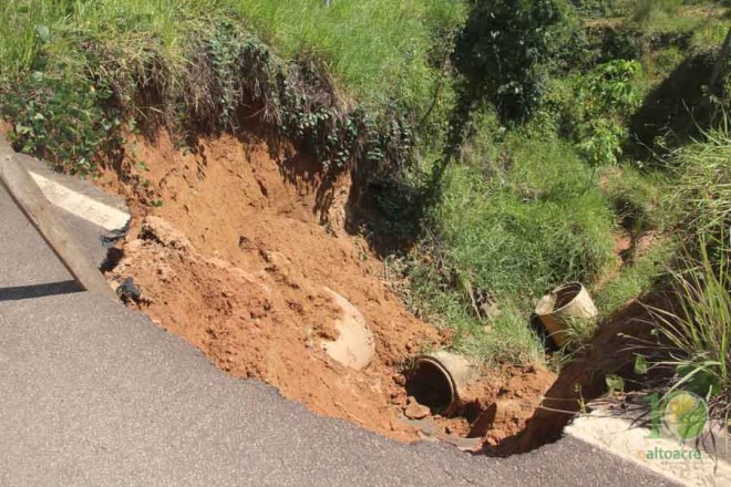 Trecho da BR-317 desbarranca e estrada também poderá ser interditada a qualquer momento