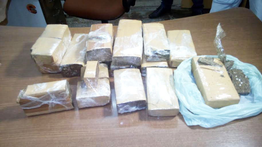 Adolescente é presa com quase 7 kgs de maconha em ônibus