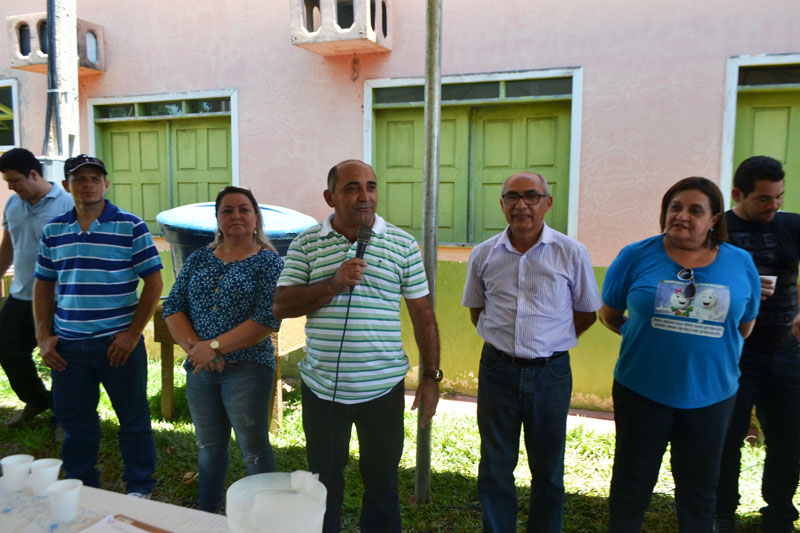 Everaldo Gomes assina ordem de construção de escola modelo