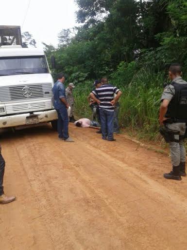Fatalidade na BR 364: fio de alta tensão cai sobre caminhão e mata motorista