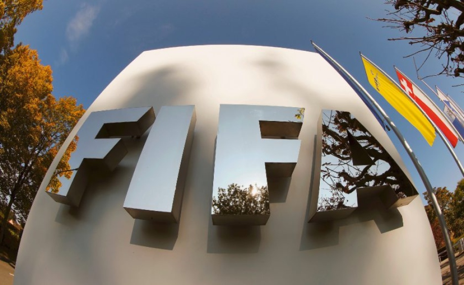 Fifa multa federações de futebol por cantos homofóbicos de torcida
