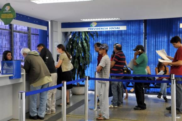 Aposentados que ganham acima do salário mínimo terão aumento de 11,28% Antonio Cruz/Agência Brasil