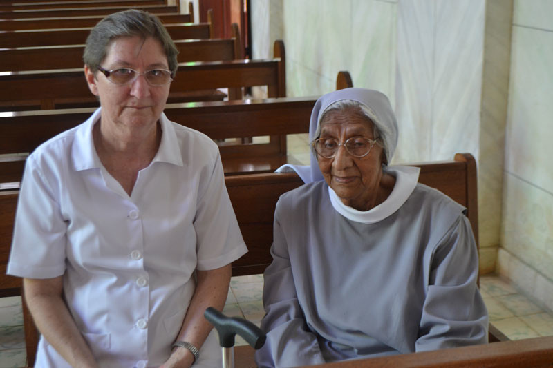 Irmãs Maria Cláudia e Nair lamentar falecimento da religiosa/Foto: Charlton Lopes/ContilNet