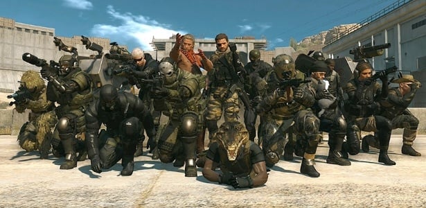 Em "Metal Gear Online", os jogadores enfrentam adversários em arenas com a mesma mecânica do jogo principal 