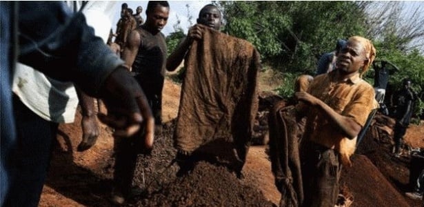 mineiros-trabalhando-em-condicoes-perigosas-ganham-alguns-dolares-1453211238216_615x300