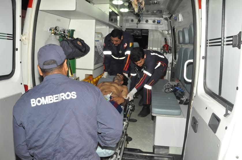 Morador de rua é agredido por desconhecido e leva golpe de faca pelas costas