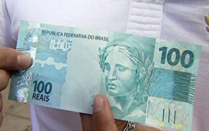 Notas falsas teriam sido distribuídas em boate