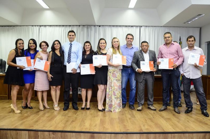 O prefeito Marcus Alexandre (PT) dando posse aos eleitos